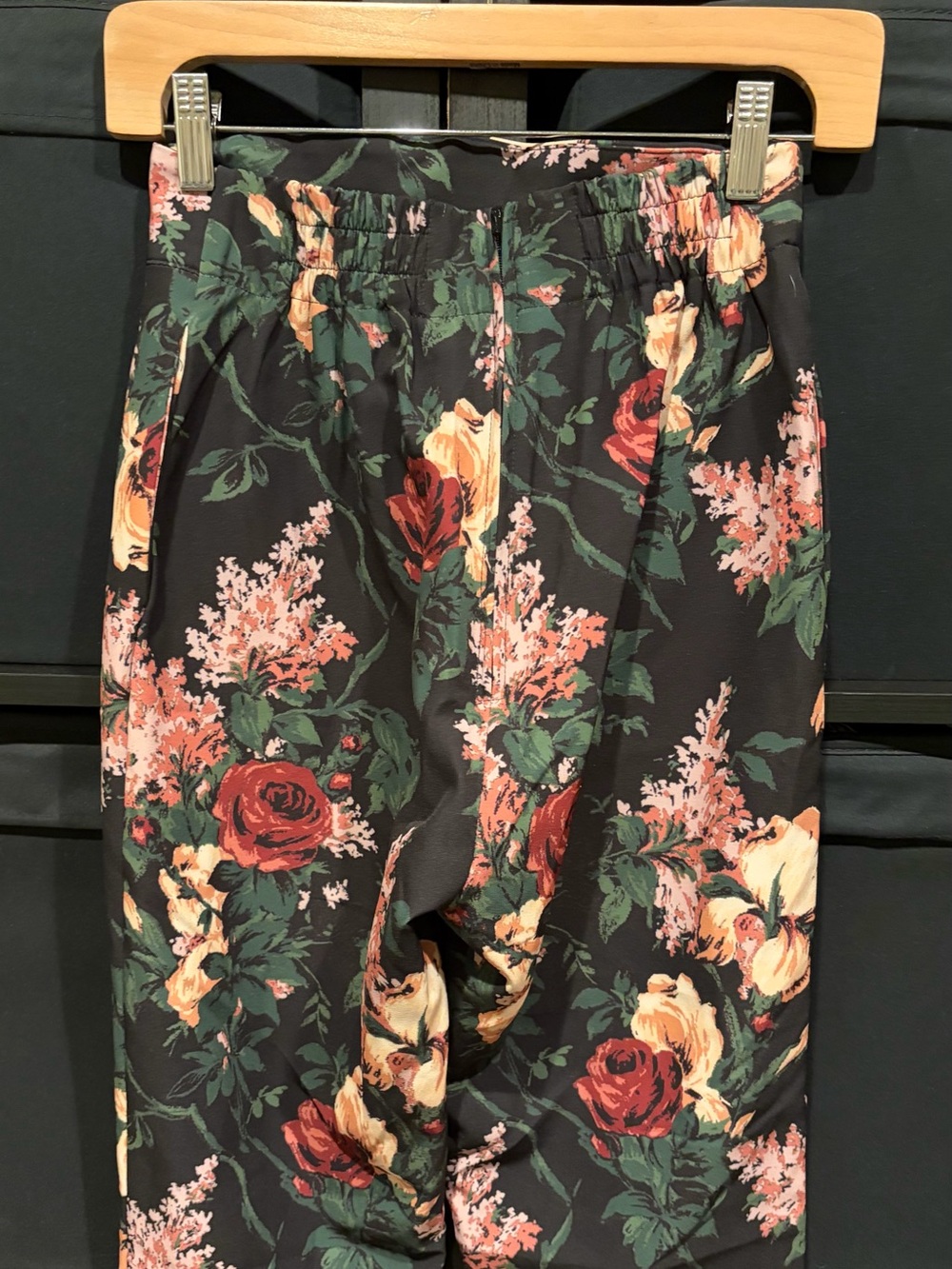 Pinup Couture Laura Byrnes PUG Dress Pants In Dark Bella Roses Size S NWOT - Picture 6 of 6